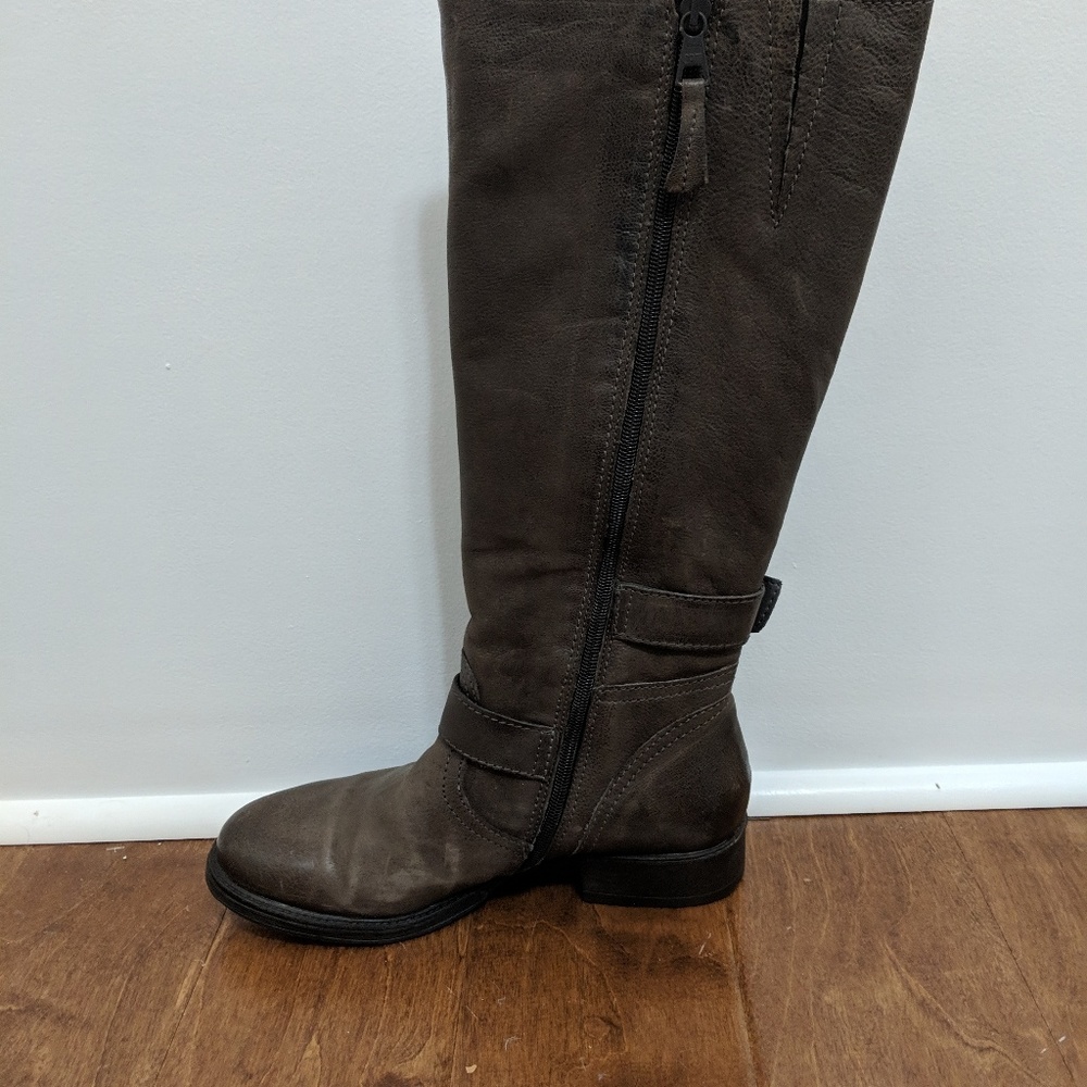 Boots - Picture 3 of 3